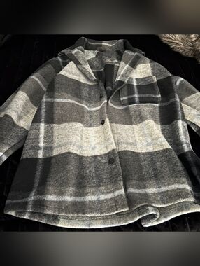 H&M Gray & Cream Plaid Utility Shacket